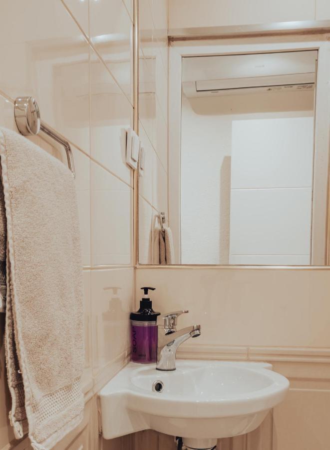 Oda Hostel Prishtinë Ngoại thất bức ảnh