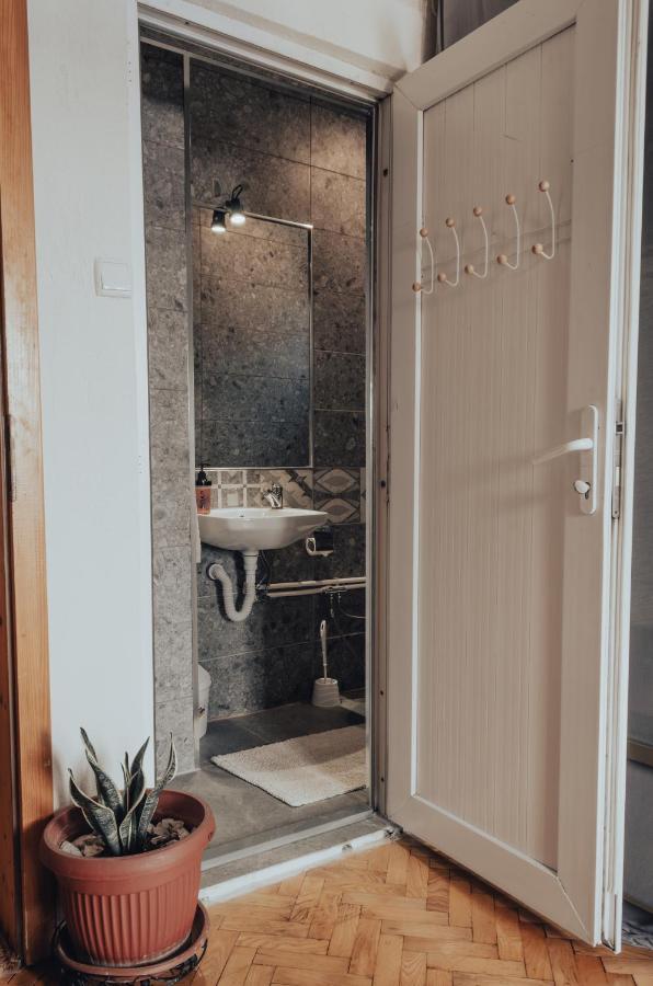 Oda Hostel Prishtinë Ngoại thất bức ảnh