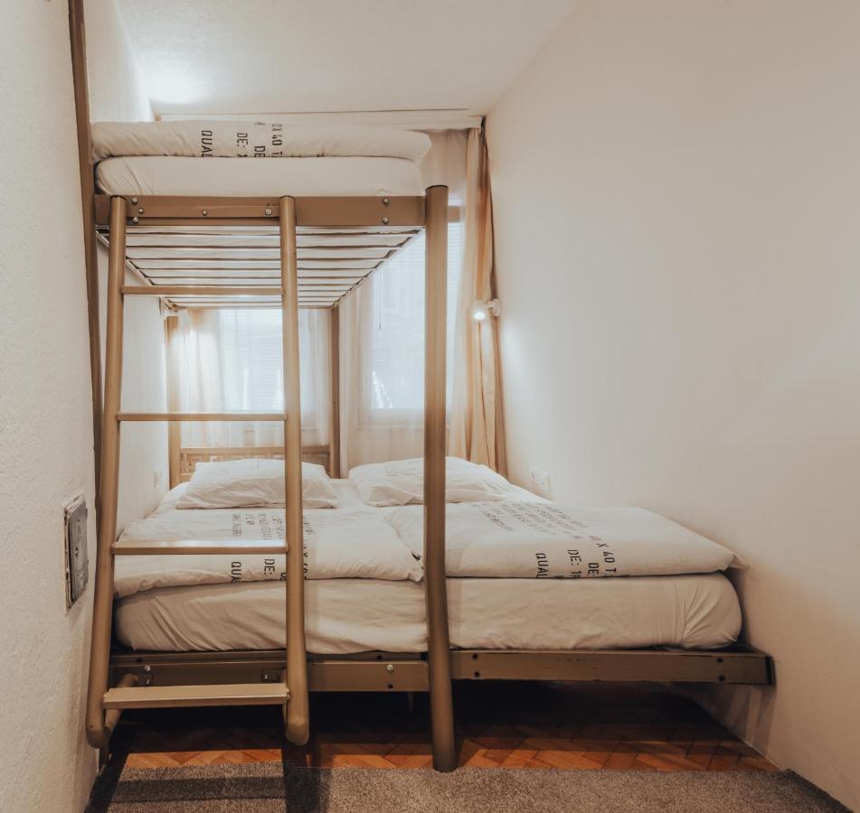 Oda Hostel Prishtinë Ngoại thất bức ảnh